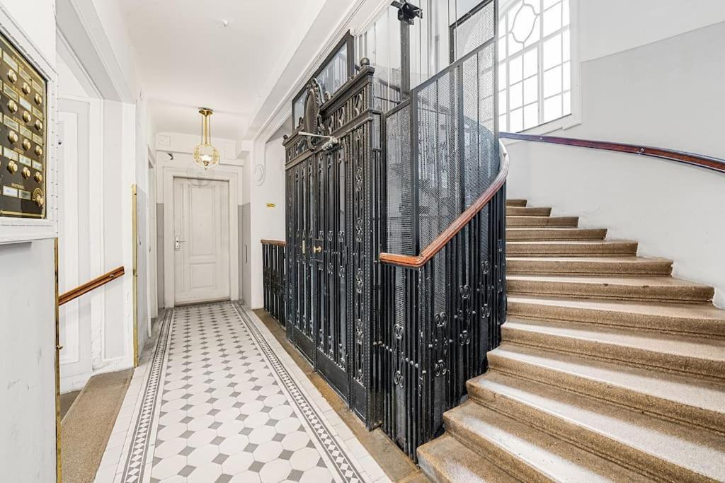 Designer Penthouse With Balcony * Wien