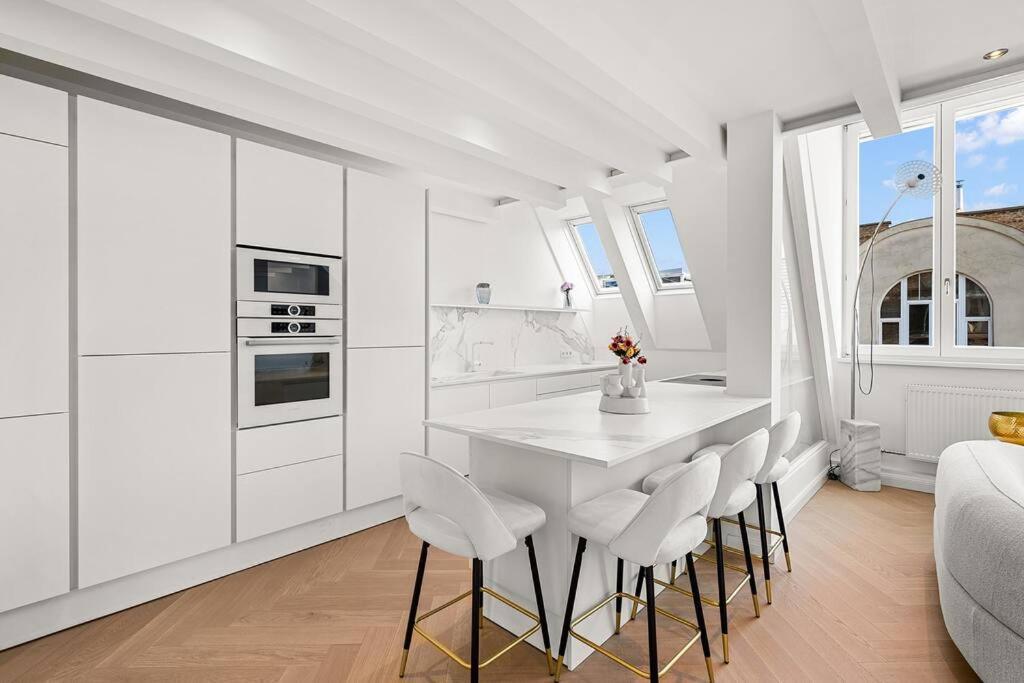 Designer Penthouse With Balcony Wien